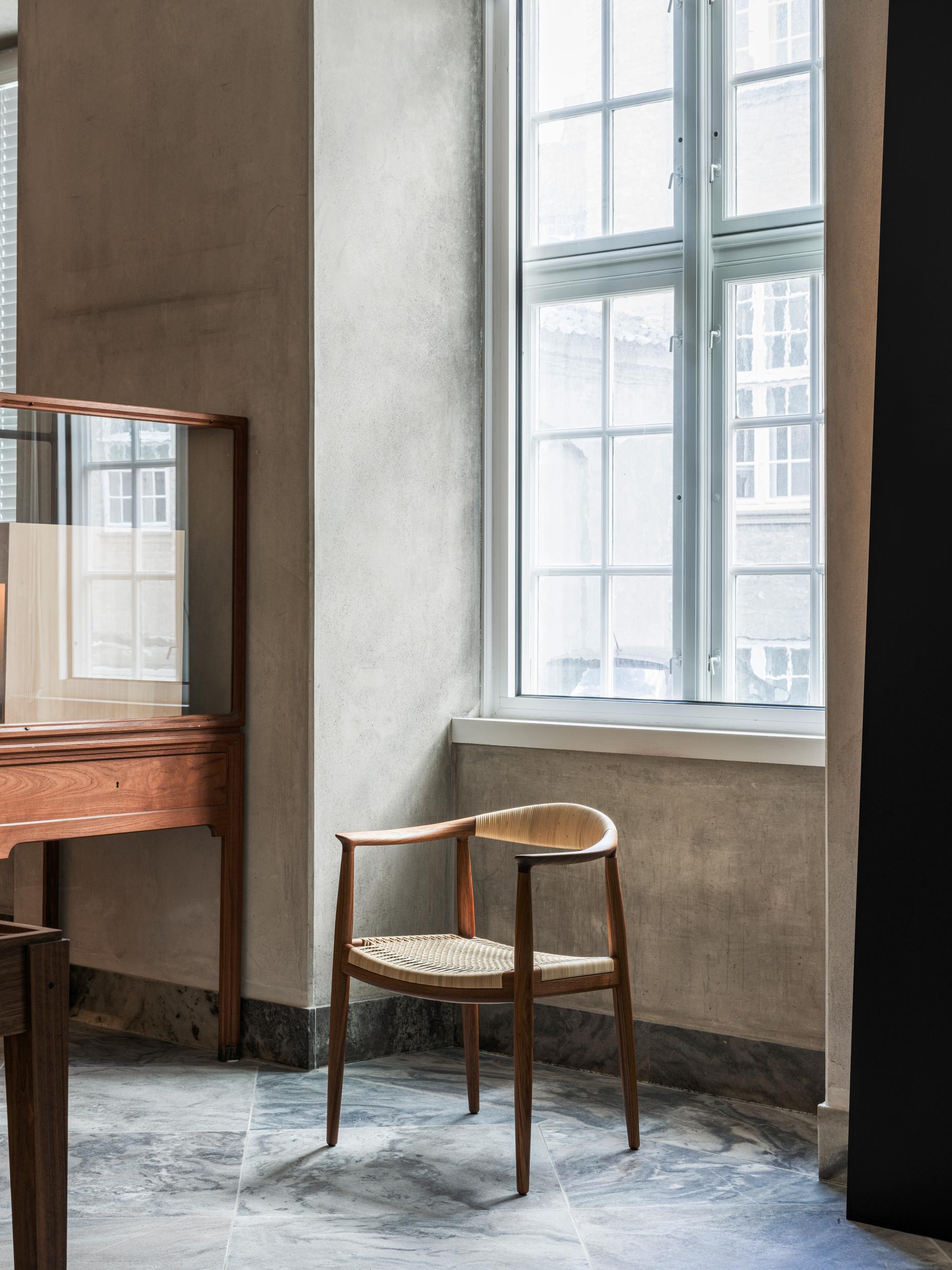 pp501_round_chair_anniversary_teak_pp_mobler_wegner_lifestyle_arr-1